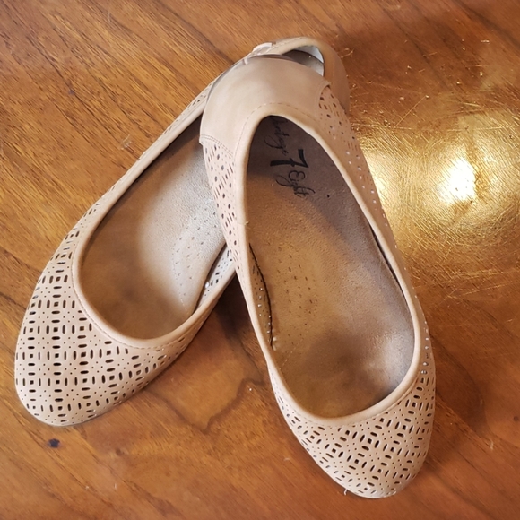 vintage 7 eight Shoes - Womens tan flats